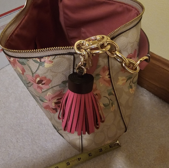 Coach signature canvas pink lily purse with iPhone case. - Picture 4 of 9